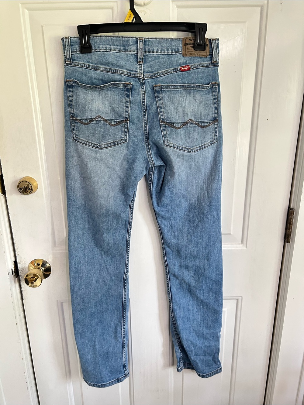 Wrangler Light Blue Men's Jeans Back Pocket Detail - Picture 12 of 15